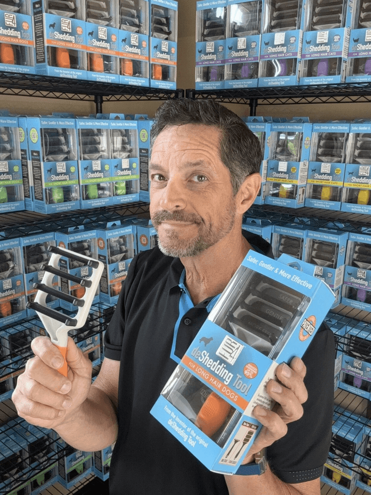 David Porter holding FUR4 deShedding tool and packaging